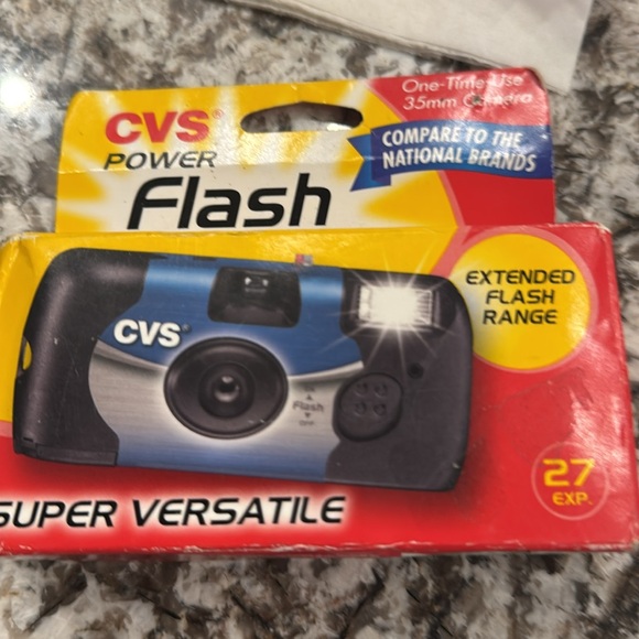 One use 35mm camera 📷 power flash all pur camera old school vintage retro style - Picture 2 of 5